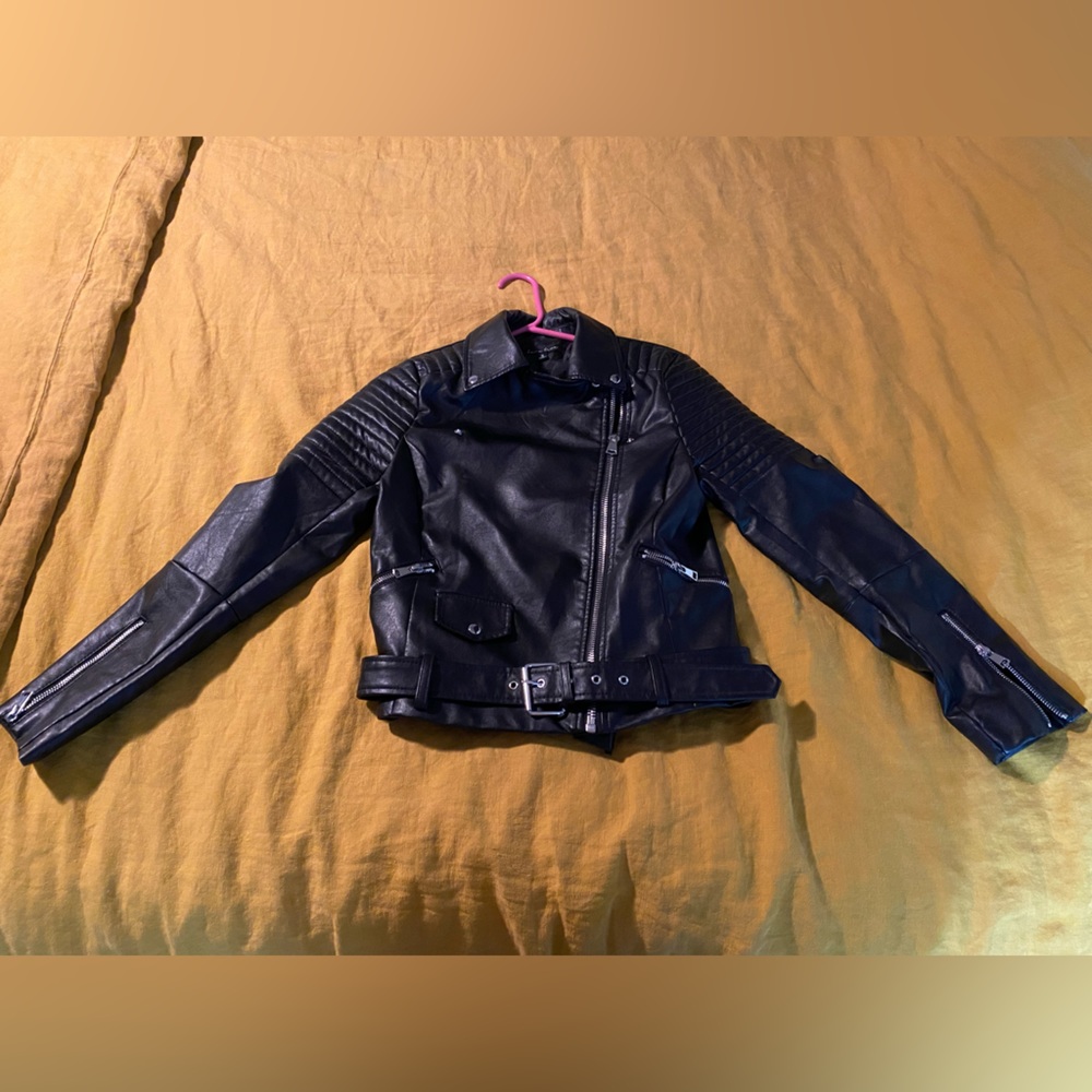 NWOT Love Tree faux leather moto jacket with belt and silver zippers